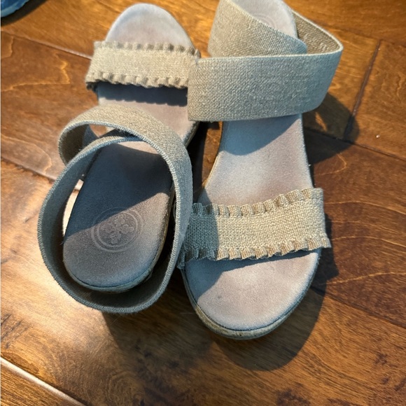 CHARLESTON SHOE CO. Tan Espadrille Wedge Sandals, size 10 - Picture 3 of 6